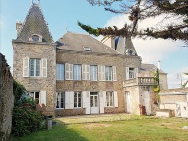 Maison 12 pièces 221 m²