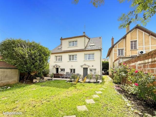 Maison 12 pièces 231 m²