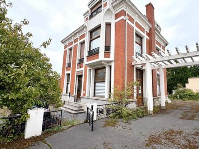 Maison 12 pièces 239 m²