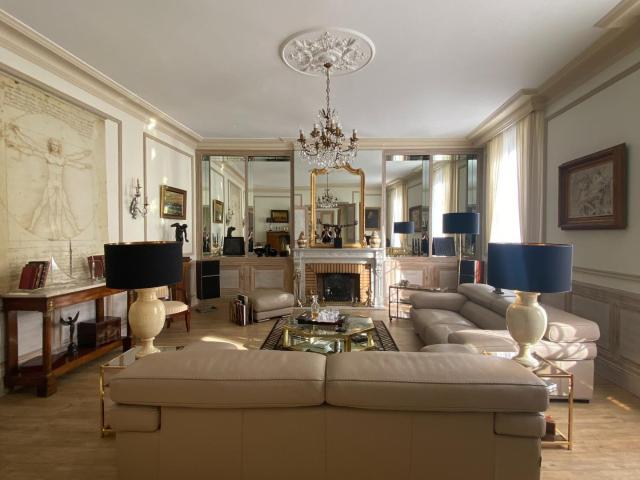 Maison 12 pièces 340 m²