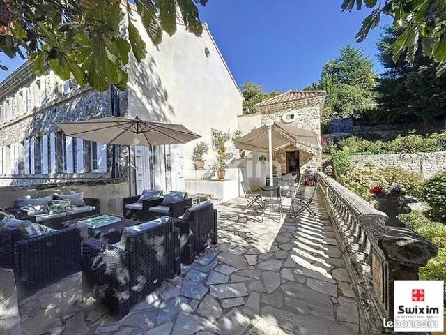 Maison 12 pièces 340 m²