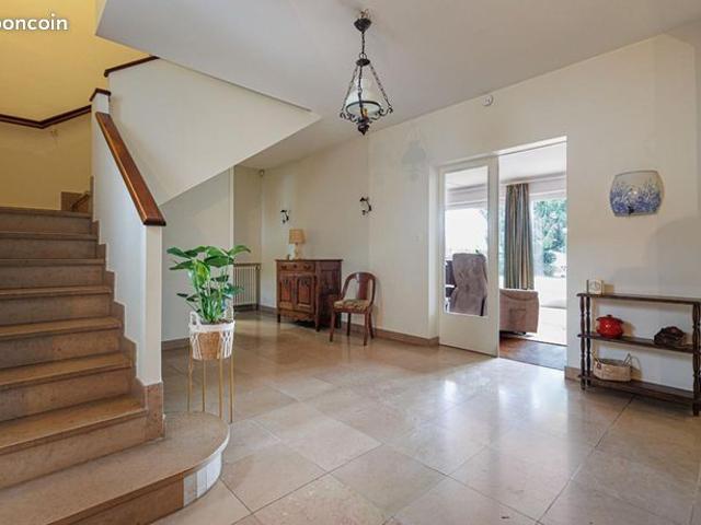 Maison 12 pièces 341 m²
