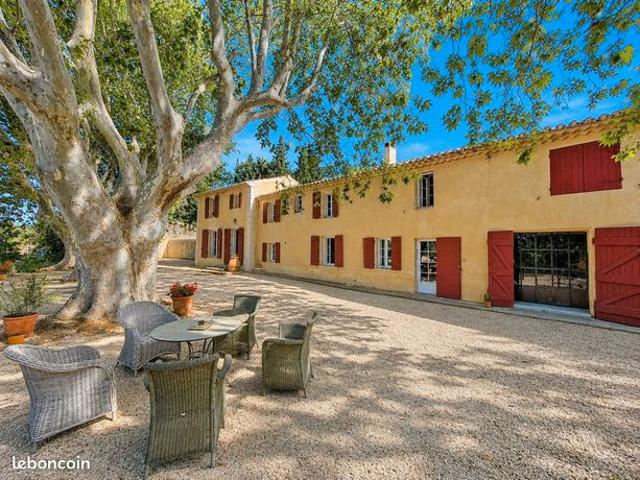 Maison 12 pièces 345 m²