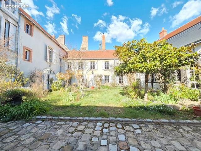 Maison 12 pièces 353 m²
