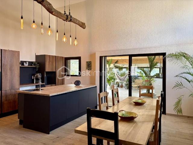 Maison 12 pièces 350 m²