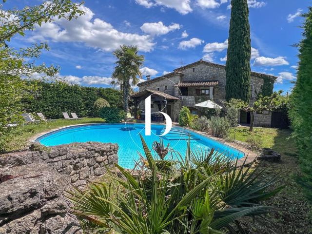 Maison 12 pièces 350 m²