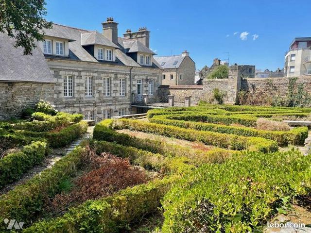 Maison 12 pièces 350 m²