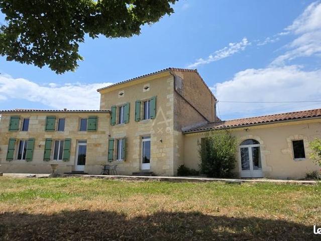 Maison 12 pièces 354 m²