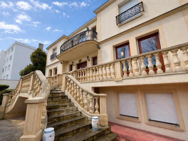 Maison 12 pièces 358 m²