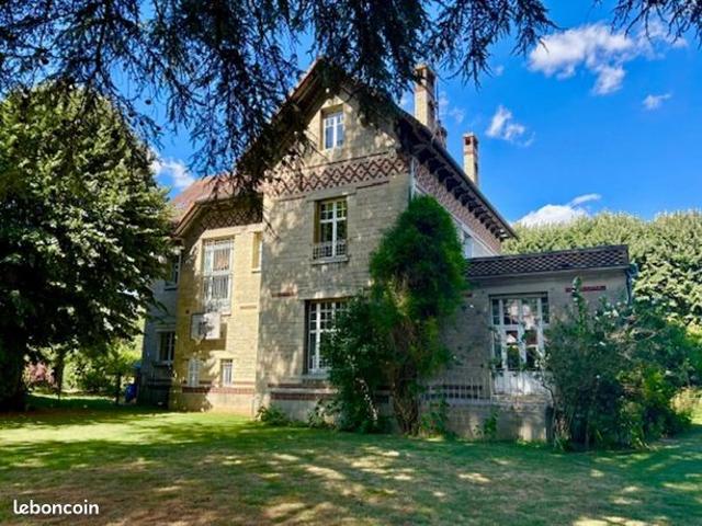 Maison 12 pièces 360 m²