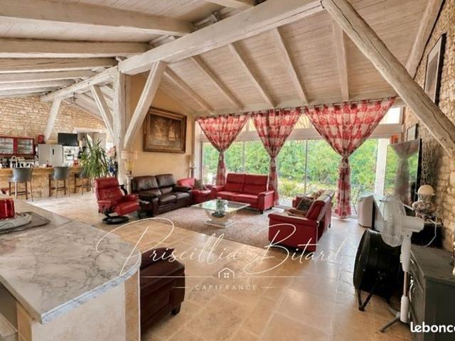 Maison 12 pièces 365 m²