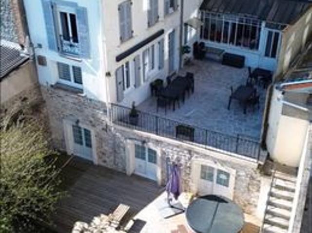 Maison 12 pièces 368 m²