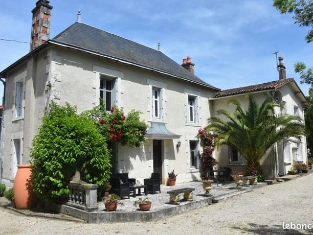 Maison 12 pièces 368 m²