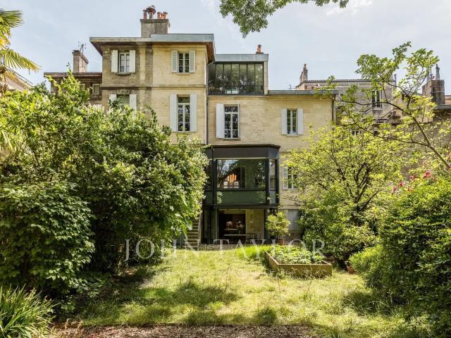 Maison 12 pièces 373 m²