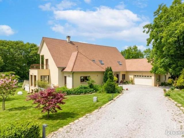 Maison 12 pièces 373 m²