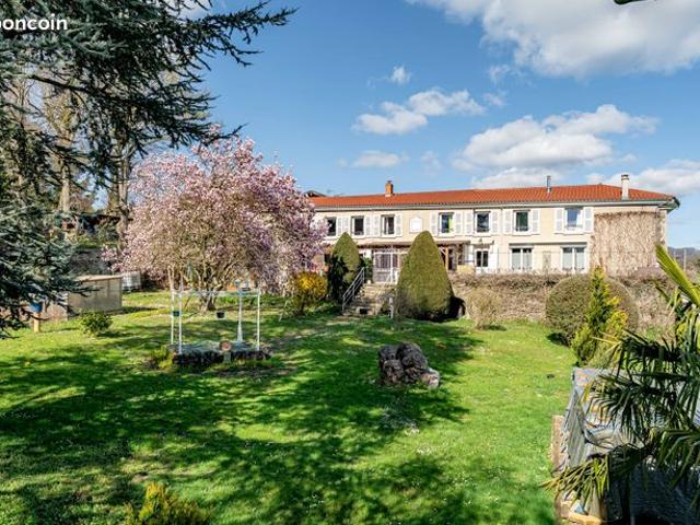 Maison 12 pièces 370 m²