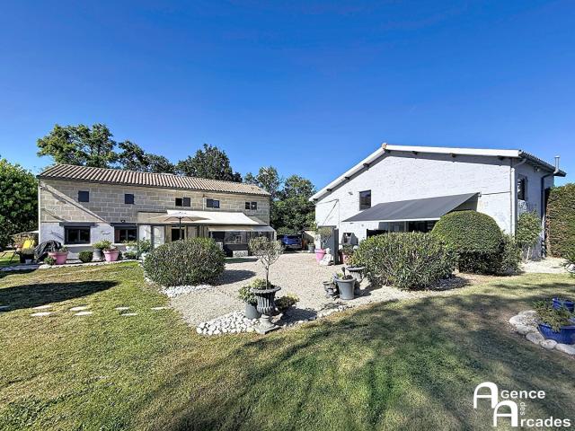 Maison 12 pièces 370 m²