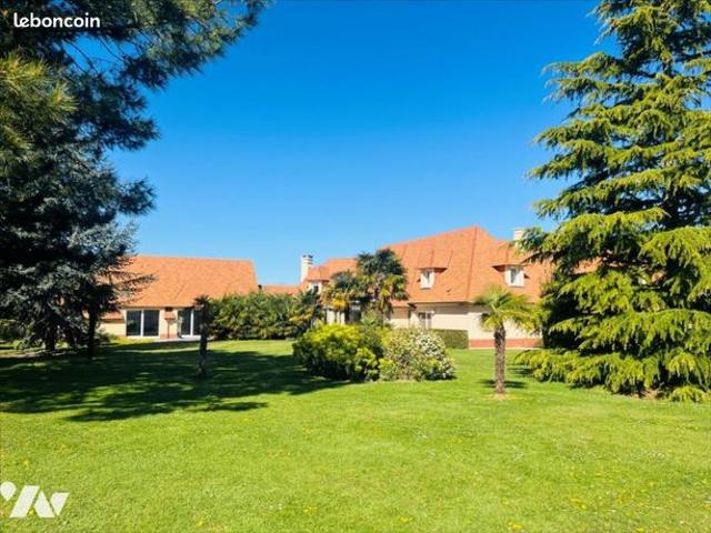Maison 12 pièces 372 m²