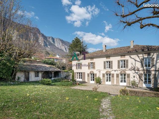 Maison 12 pièces 372 m²