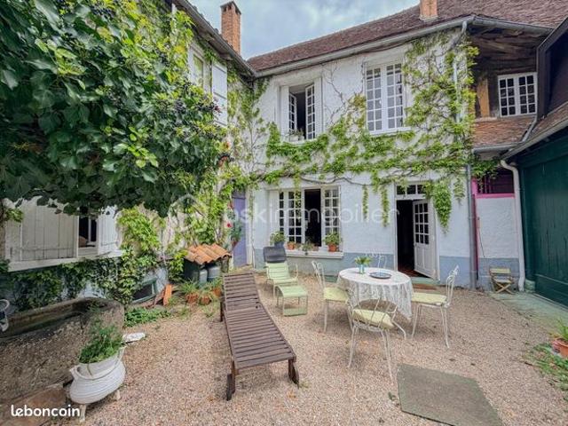 Maison 12 pièces 375 m²