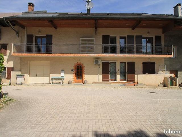 Maison 12 pièces 380 m²
