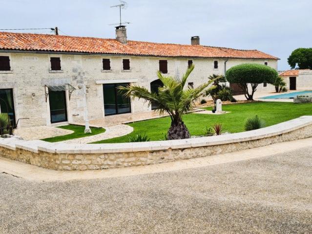 Maison 12 pièces 382 m²