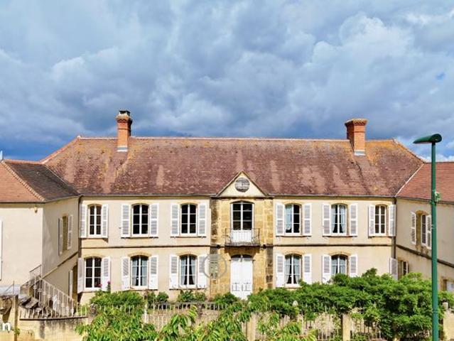 Maison 12 pièces 384 m²