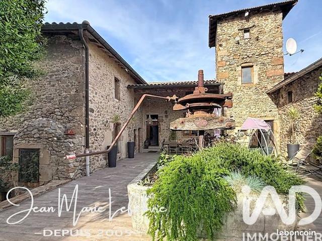 Maison 12 pièces 390 m²