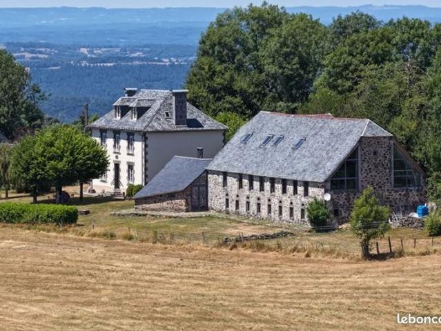 Maison 12 pièces 390 m²