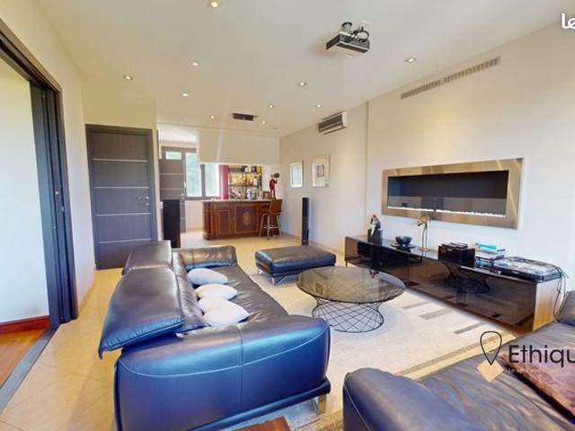 Maison 12 pièces 390 m²