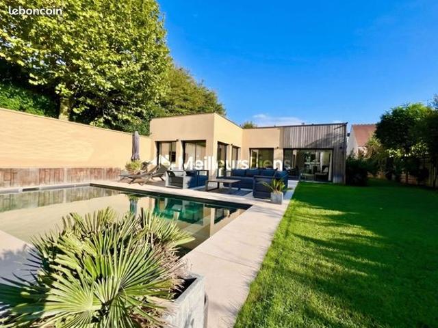 Maison 12 pièces 390 m²