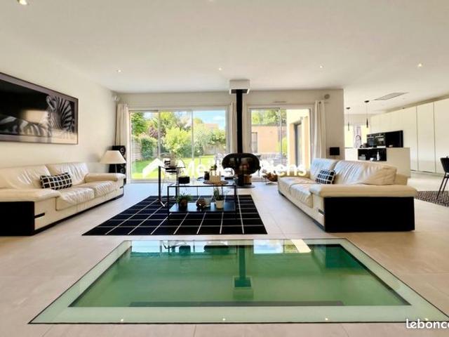 Maison 12 pièces 390 m²