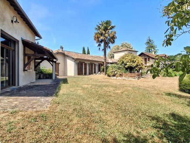 Maison 12 pièces 390 m²