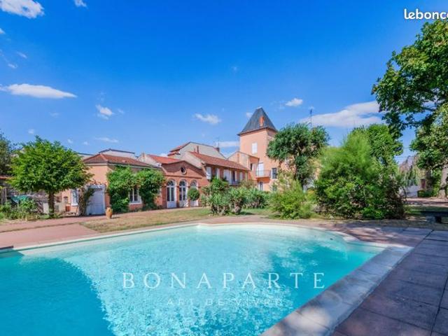 Maison 12 pièces 395 m²