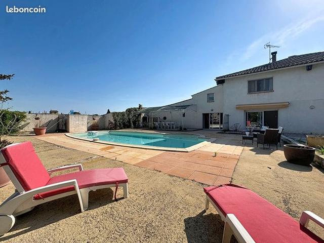 Maison 12 pièces 395 m²
