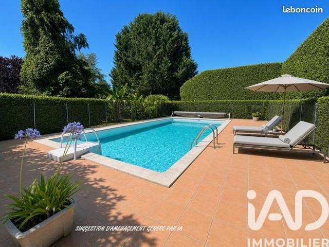 Maison 12 pièces 303 m²