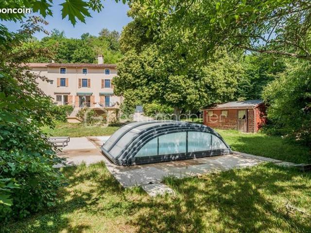 Maison 12 pièces 300 m²