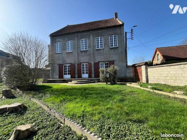 Maison 12 pièces 300 m²