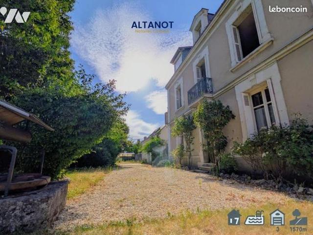 Maison 12 pièces 300 m²