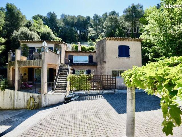 Maison 12 pièces 300 m²
