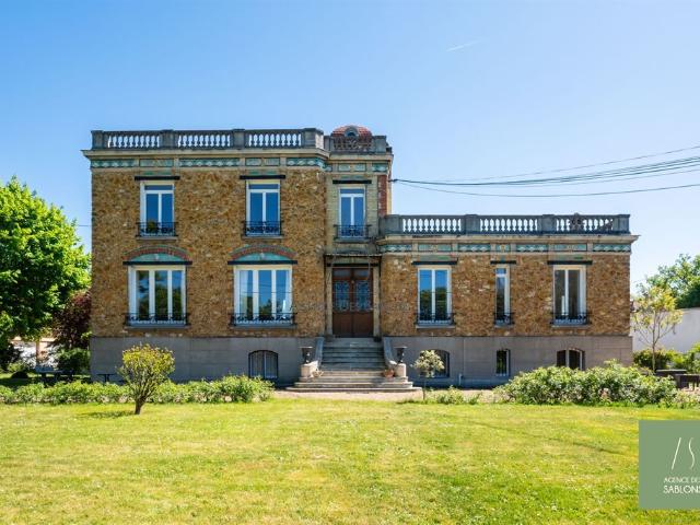 Maison 12 pièces 300 m²