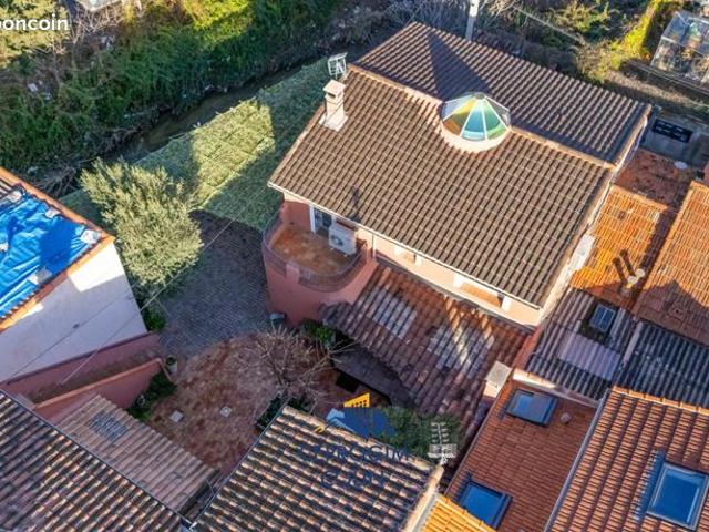Maison 12 pièces 300 m²