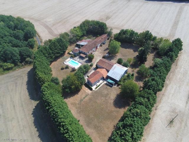 Maison 12 pièces 307 m²