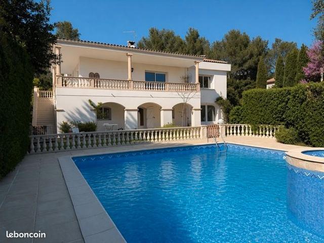 Maison 12 pièces 307 m²
