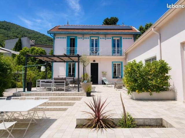 Maison 12 pièces 304 m²