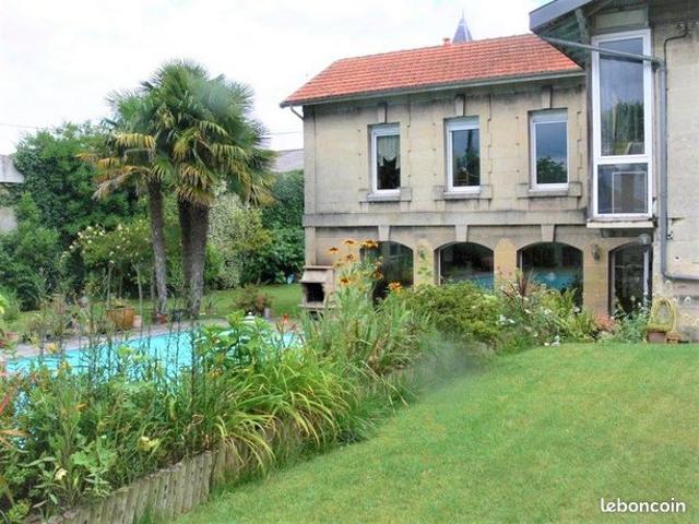 Maison 12 pièces 305 m²