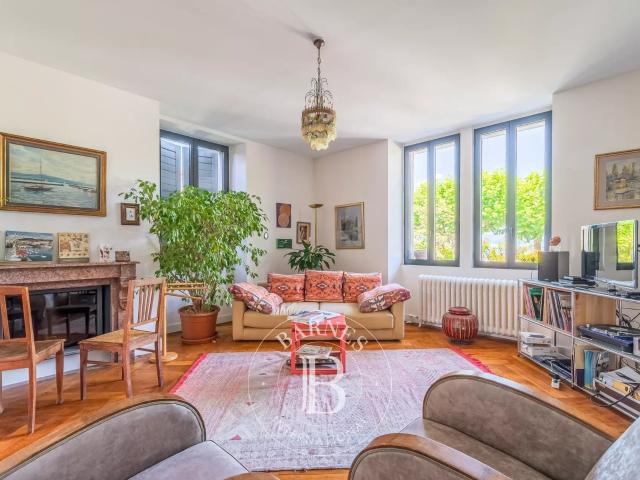 Maison 12 pièces 305 m²