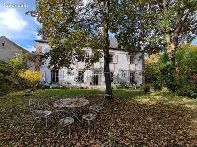Maison 12 pièces 310 m²