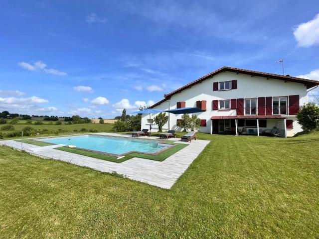Maison 12 pièces 311 m²