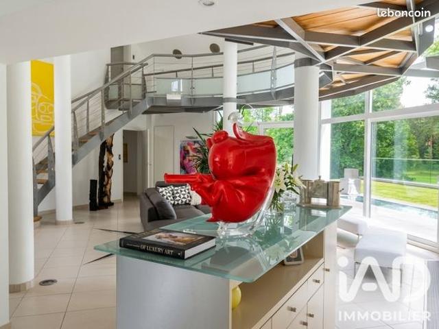 Maison 12 pièces 750 m²